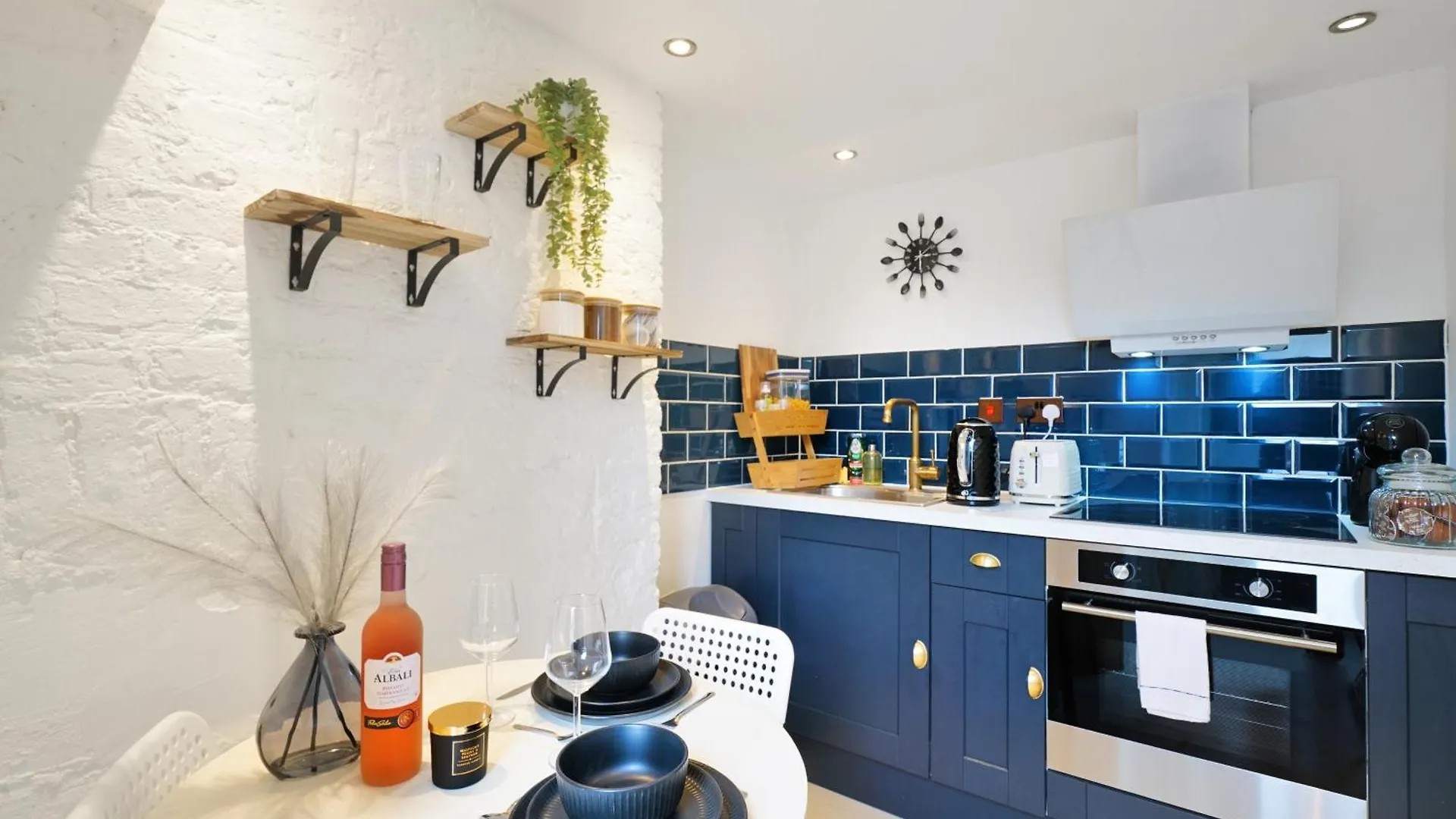 Cozy Split-Level Studio London contacts
