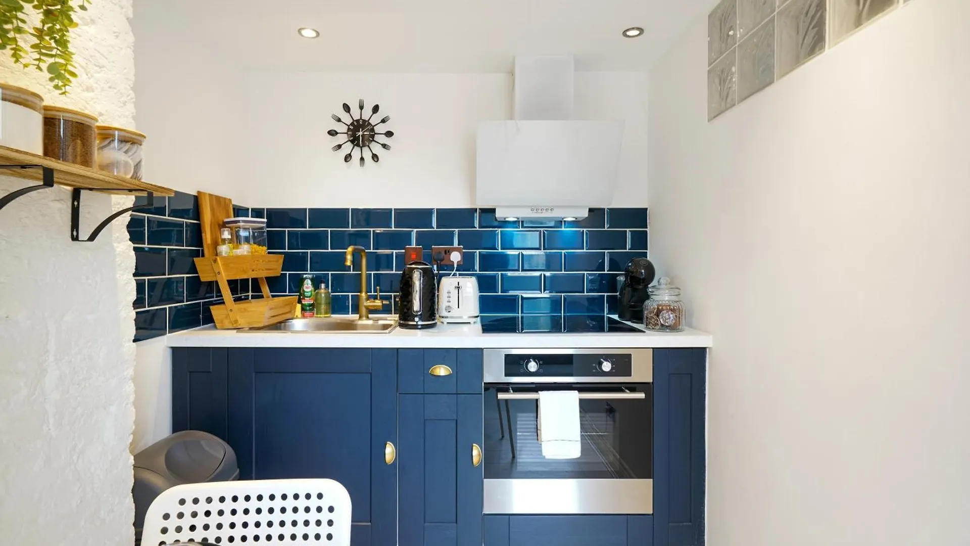 Cozy Split-Level Studio London Apartment